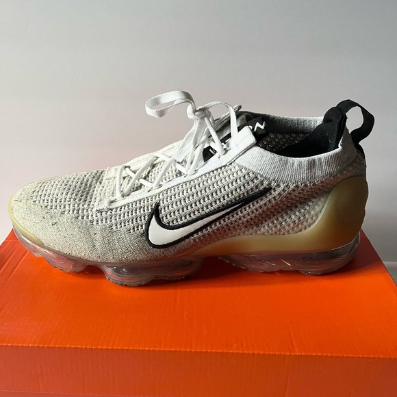 🌟SOLD🌟Nike Vapormax metallic silver (Size 12) - Picture 7 of 9
